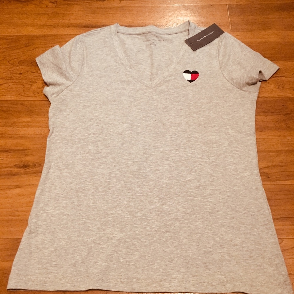 🔐Tommy Hilfiger v-neck shirt🔐